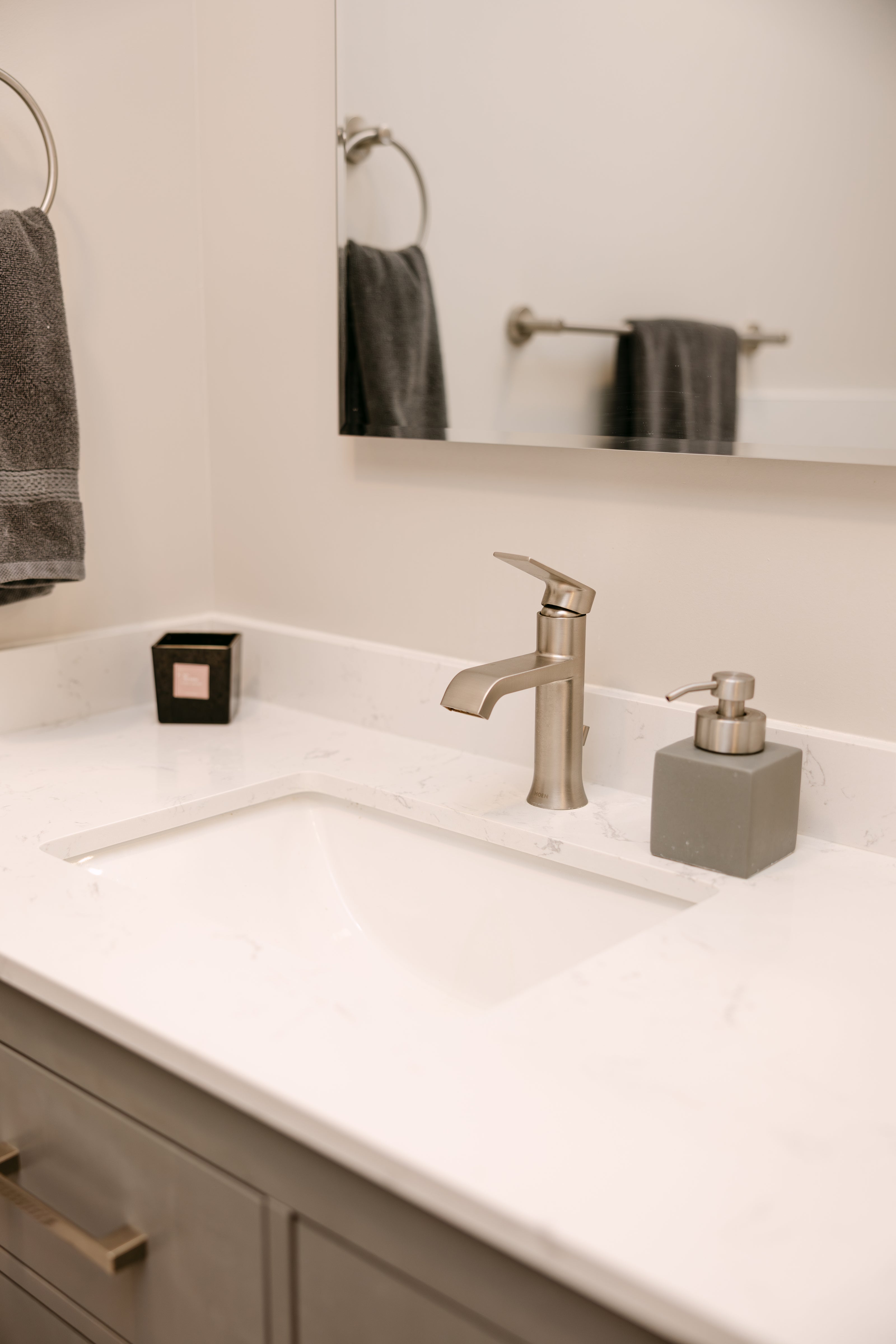 modern bathroom with an rectangular sink 