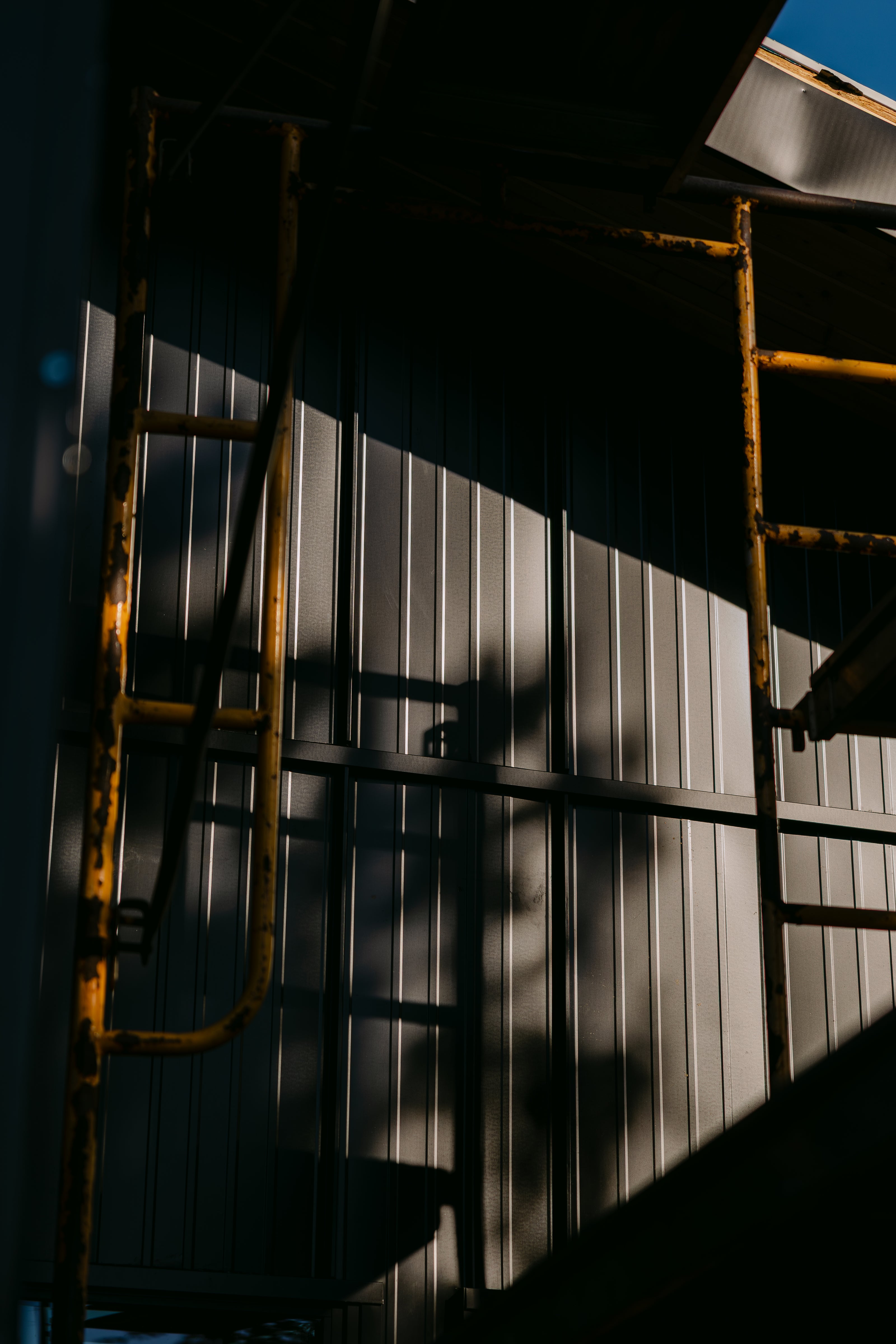 modern metal wall Construction